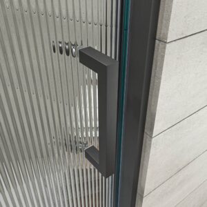 Mampara de ducha NOVUM frontal 1 fijo - 1 puerta corredera vidrio acanalado 6 mm. GUN METAL