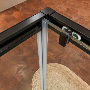 Mampara de ducha rectangular BASIC apertura frontal 1 fijo-1 puerta corredera + 1 fijo. Sin perfil inferior. Con tratamiento anti-cal .Acabado NEGRO MATE