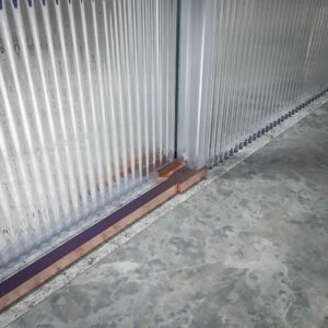 Mampara de ducha frontal BASIC 1 fijo -1 puerta corredera VIDRIO ACANALADO. Sin perfil inferior. Acabado ORO ROSA