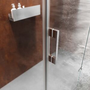 Mampara de ducha frontal SILEX  2 fijos - 1 puerta abatible fabricada a medida. Acabado CROMO BRILLO