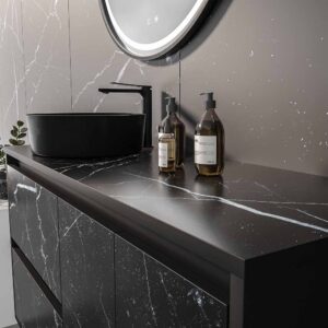 Mueble de baño suspendido 2 cajones/ 2 puertas UNICO con lavabo OSIRIS Solid Surface efecto mármol NEGRO MARQUINA